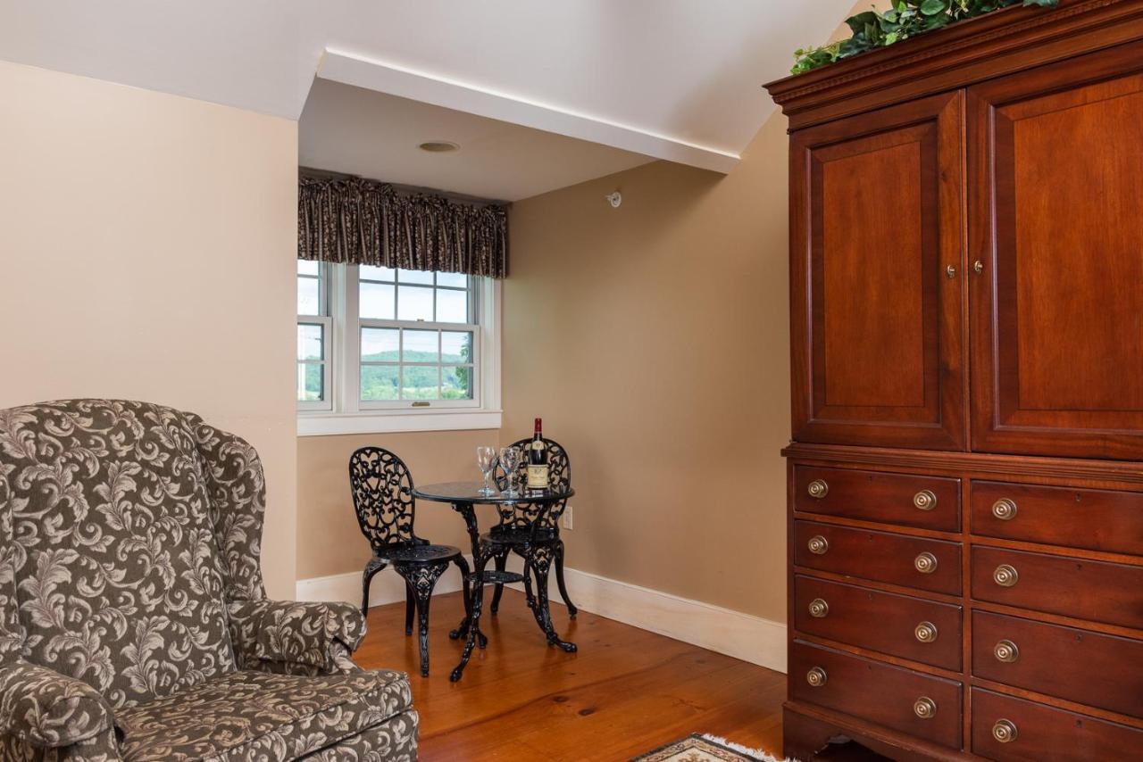 Strong House Inn Vergennes Esterno foto