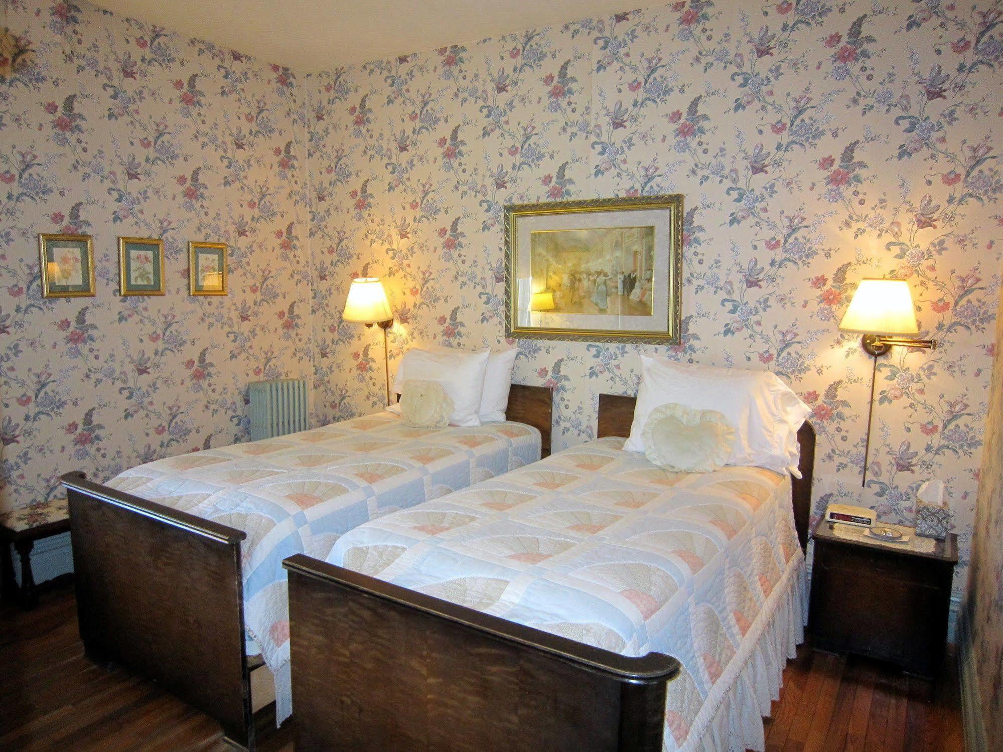 Strong House Inn Vergennes Esterno foto
