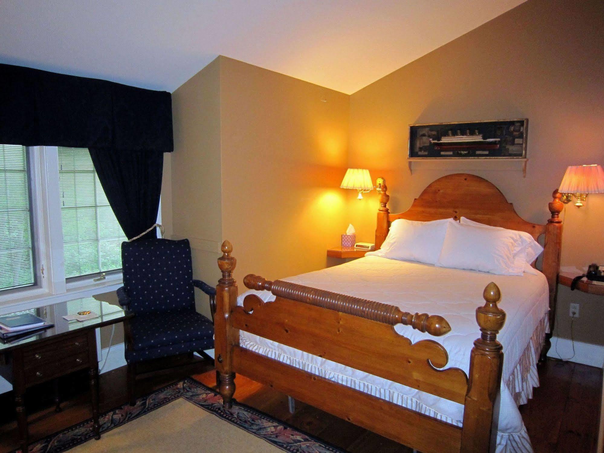 Strong House Inn Vergennes Esterno foto